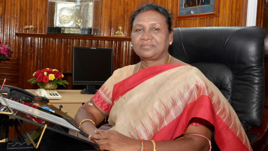 राष्ट्रपति द्रौपदी मुर्मुको सम्बोधनका क्रममा विधुत सर्ट भएपछि राजनीतिक विवाद उत्पन्न